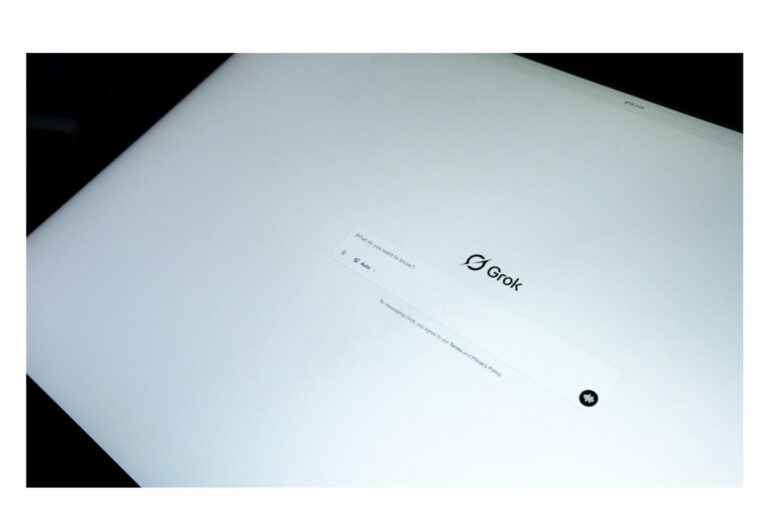 Best AI Humanizer Tools Compared: Surfer vs Netus vs QuillBot vs Undetectable.ai